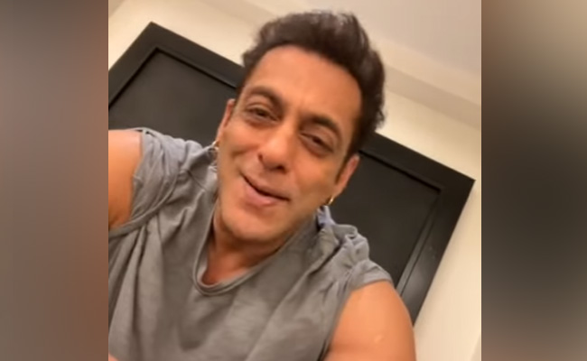 Salman Khan Congratulates Chiranjeevi For <i>GodFather</i>: "This Country And Its Citizens Are Very Powerful"