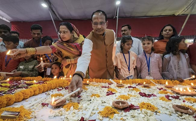 Shivraj Chouhan Dances With Covid Orphans During Diwali Celebrations