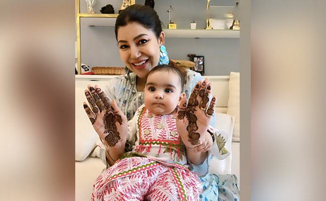 Karwa Chauth 2022: Mom-To-Be Debina Bonnerjee And Daughter Lianna Are "Getting Ready" For The Festival