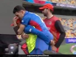 VIDEO: KKR का विकेटकीपर T20 World Cup में बना 'सुपरमैन', हवाई कैच देख दुनिया है हैरान VIDEO: KKR का विकेटकीपर T20 World Cup में बना 'सुपरमैन', हवाई कैच देख दुनिया है हैरान