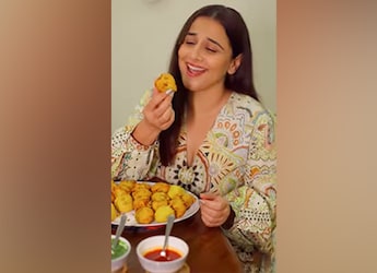 Watch: Vidya Balan Was Spotted Gushing Over This Maharashtrian Snack Watch: Vidya Balan Was Spotted Gushing Over This Maharashtrian Snack
