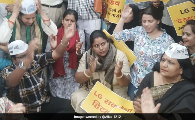 AAP Campaign Against Delhi Pollution Is Latest Flashpoint With Lt Governor