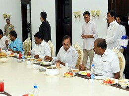 Ahead Of National Party Launch, KCR Meets Karnataka's HD Kumaraswamy Ahead Of National Party Launch, KCR Meets Karnataka's HD Kumaraswamy