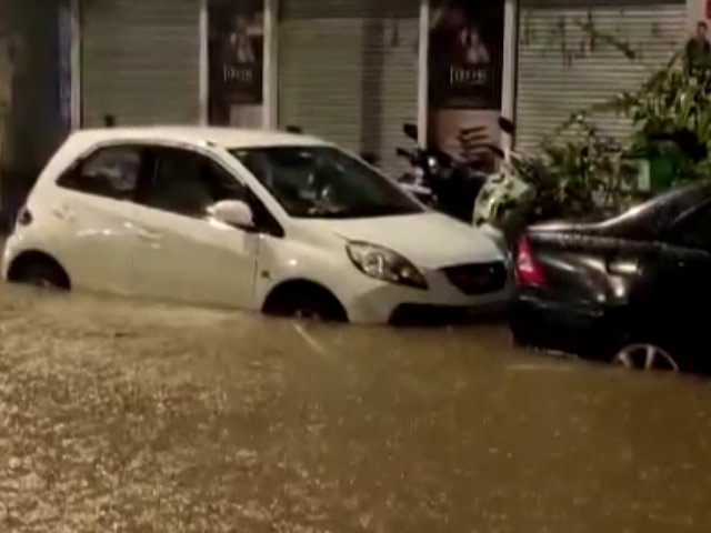 Heavy Rain Lead To Waterlogging In Mumbai