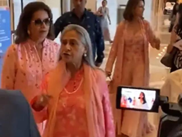 Video: Jaya Bachchan Chases Paparazzi Away, Calls Them "Intruders" Video: Jaya Bachchan Chases Paparazzi Away, Calls Them "Intruders"