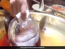खाने से चिकनाई निकालने के लिए किया ऐसा गजब जुगाड़, लोग बोले- ढाबे पर इसकी बहुत जरूरत है... खाने से चिकनाई निकालने के लिए किया ऐसा गजब जुगाड़, लोग बोले- ढाबे पर इसकी बहुत जरूरत है...