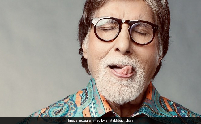 अमिताभ बच्चन ने बच्चों की तरह जीभ बाहर निकाले शेयर की फोटो, फैन्स ने पूछा- सर अभी आइसक्रीम खाई है ना?