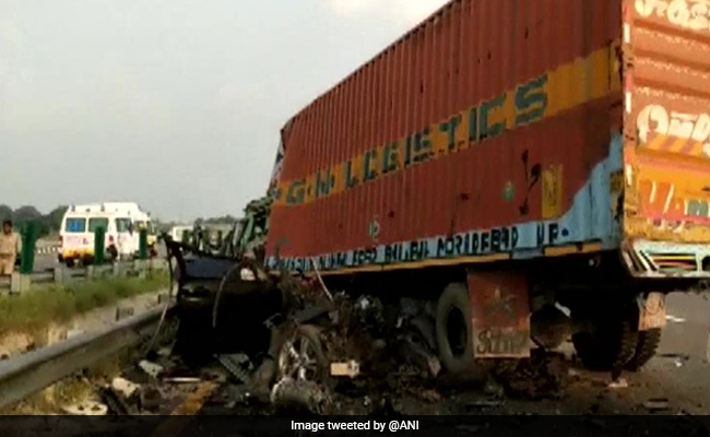 पूर्वांचल एक्सप्रेस-वे पर सड़क हादसे में चार की मौत, सीएम योगी आदित्यनाथ ने जताया शोक