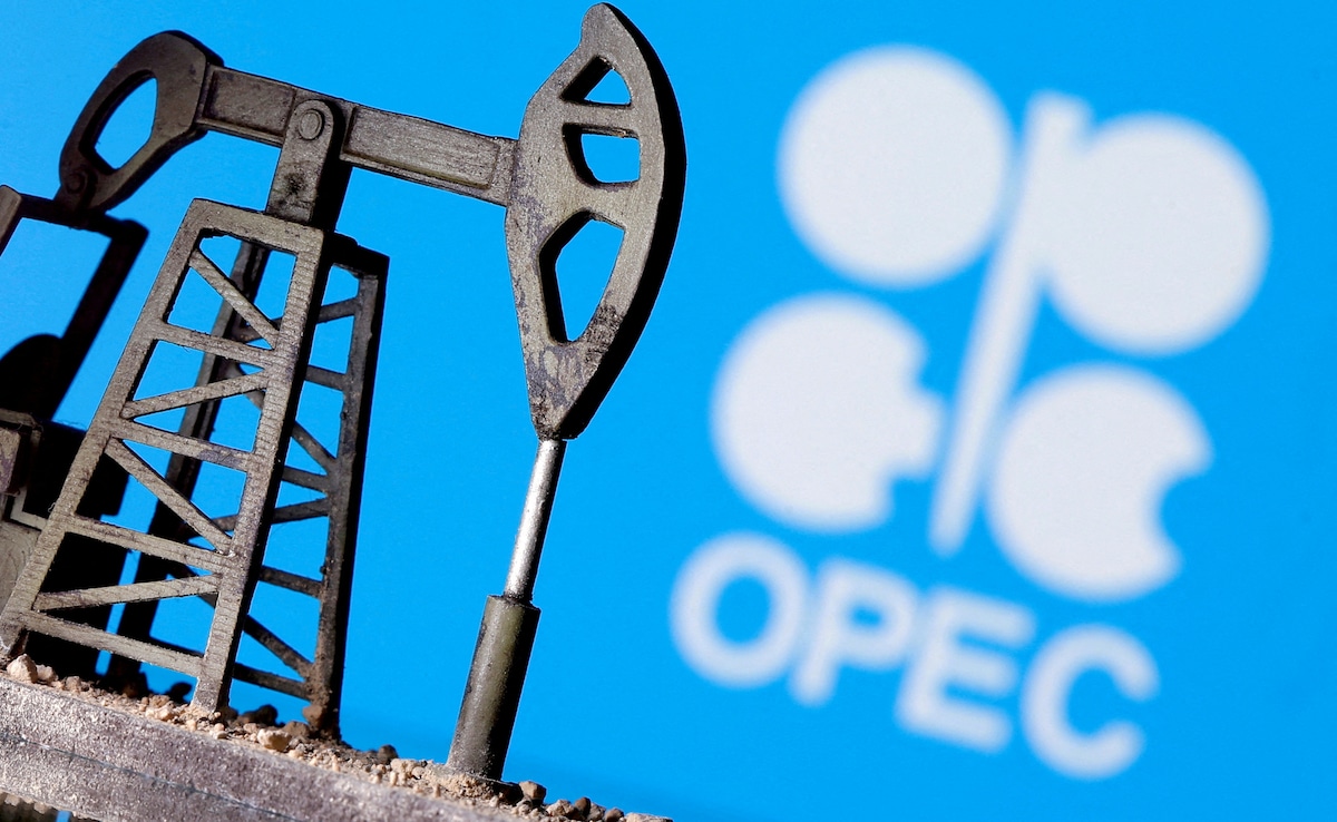 OPEC+ Makes Symbolic Oil Hike, Sees Long Supply Hit From Iran War