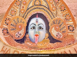 4045 दीयों के साथ सैंड आर्टिस्ट सुदर्शन पटनायक ने मां काली की ख़ास आर्ट बनाई, देखें तस्वीर 4045 दीयों के साथ सैंड आर्टिस्ट सुदर्शन पटनायक ने मां काली की ख़ास आर्ट बनाई, देखें तस्वीर