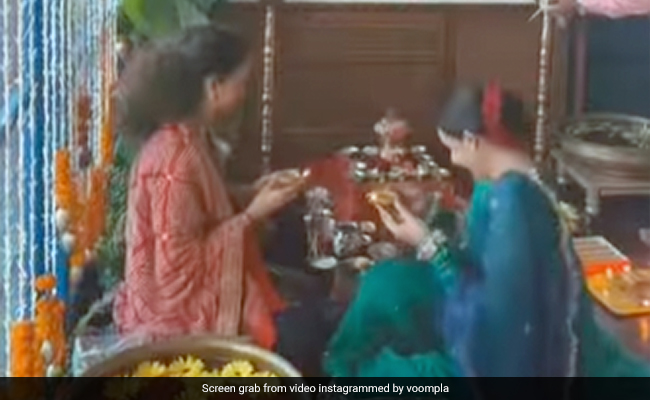 कंगना रनौत ने दिवाली पर ऑफिस में की पूजा, बहन रंगोली के साथ यूं करती दिखीं मस्ती...VIDEO वायरल