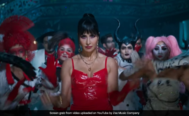 <i>Kinna Sonna</i> Teaser: Katrina Kaif Sets Dance Floor On Fire In <i>Phone Bhoot</i> Song