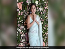 दिवाली पार्टी में जाते हुए लड़खड़ाए हिना खान के कदम, बुरी तरह गिरने से बचीं, फैन्स के यूं आए रिएक्शन दिवाली पार्टी में जाते हुए लड़खड़ाए हिना खान के कदम, बुरी तरह गिरने से बचीं, फैन्स के यूं आए रिएक्शन