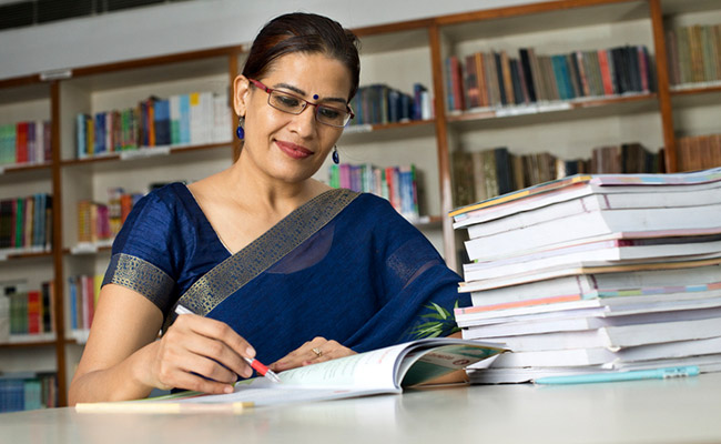 Sarkari Naukri 2025: असिस्टेंट प्रोफेसर के लिए निकली 1253 पदों पर भर्ती, आज से आवेदन शुरू