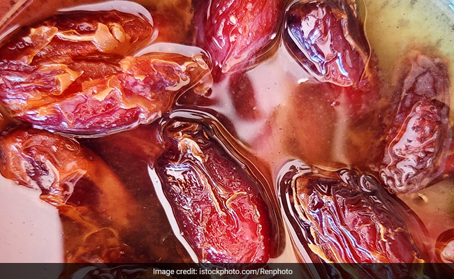 The correct way to consume soaked dates depends on personal preference and dietary needs