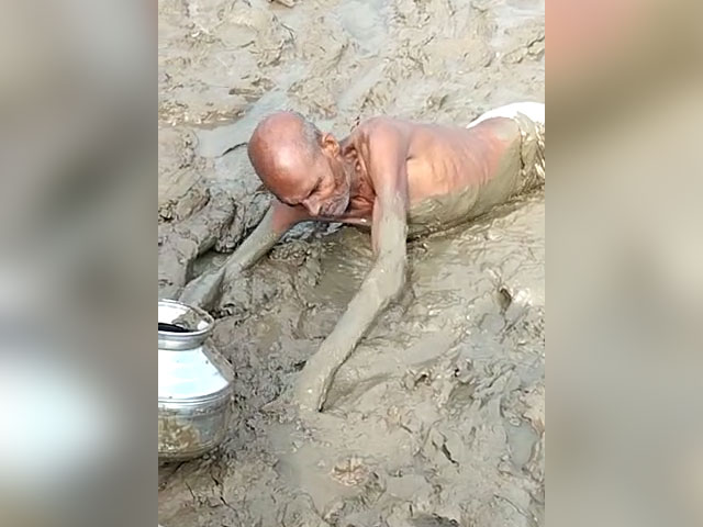 Video: Old Man Risks Being Swallowed In Quicksand To Fetch Drinking Water