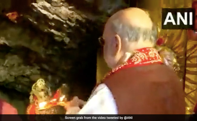 VIDEO: गृहमंत्री अमित शाह ने जम्मू के वैष्णो देवी मंदिर में की पूजा-अर्चना