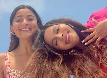 Mom-To-Be Alia Bhatt Enjoys 'Chaat Day' With Sister Shaheen Bhatt Mom-To-Be Alia Bhatt Enjoys 'Chaat Day' With Sister Shaheen Bhatt