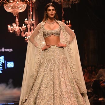 kriti sanon silver dress Kriti Sanon embraces high-shine makeup with glossy lips and lids