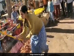 Video Of UP Woman Vandalising Street Vendors' Shops Goes Viral, Case Filed Video Of UP Woman Vandalising Street Vendors' Shops Goes Viral, Case Filed