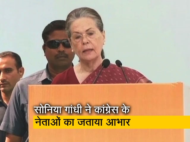 सोनिया गांधी ने खरगे को सौंपी कांग्रेस अध्यक्ष पद की कमान