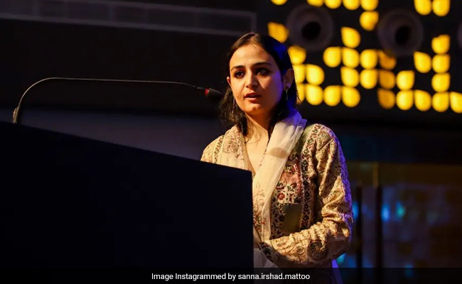 "करीब से रखी है नज़र" : कश्मीरी पत्रकार  Sanna Irshad Mattoo को दिल्ली एयरपोर्ट पर रोके जाने पर अमेरिका