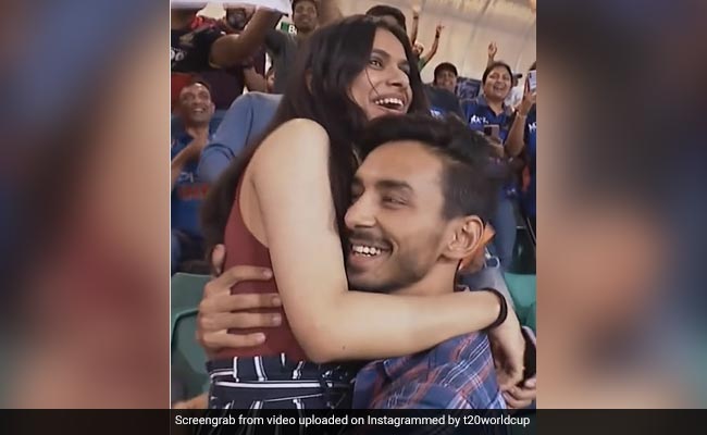 Watch: Man Proposed To Girlfriend In Stands During India's T20 World Cup Match
