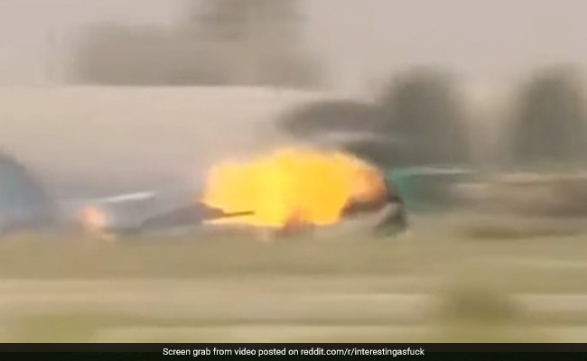 Viral Video : लड़ाकू विमान के पायलट की जांबाज़ी...आखिरी समय पर बची जान, फिर छाया इंटरनेट पर पुराना वीडियो