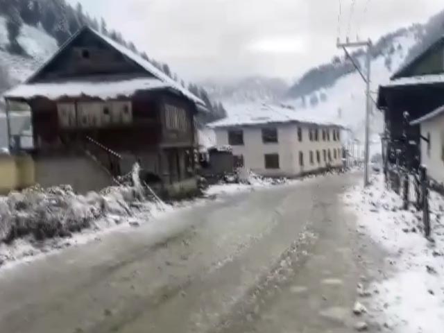 Machil Village In North Kashmir Receives First Snowfall Of Season