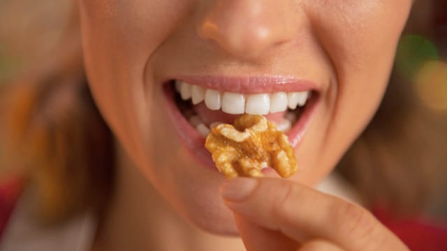 Healthy Eating: Consume healthy foods as snacks when feeling hungry between meals