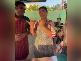 Specially-Abled Couple Run Pani Puri Stall Together; Internet Is In Awe Specially-Abled Couple Run Pani Puri Stall Together; Internet Is In Awe