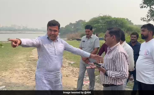 Delhi Official Abused On Video By BJP Leaders Files Police Complaint