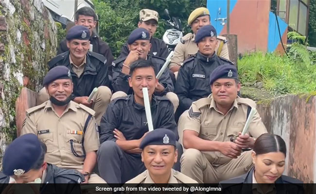 'काम भी, मजे भी' पुलिस वालों के इस गेम की नागालैंड के मंत्री ने की जमकर तारीफ VIDEO हो रहा वायरल