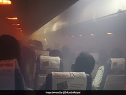 केबिन और कॉकपिट में धुएं के बाद स्पाइसजेट विमान की हैदराबाद में इमरजेंसी लैंडिंग केबिन और कॉकपिट में धुएं के बाद स्पाइसजेट विमान की हैदराबाद में इमरजेंसी लैंडिंग