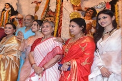 Durga Puja 2022: Kajol And Jaya Bachchan's Meet And Greet Session Durga Puja 2022: Kajol And Jaya Bachchan's Meet And Greet Session
