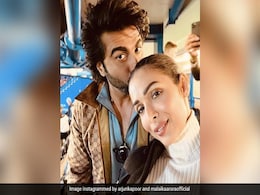 मलाइका अरोड़ा के शो 'मूविंग इन विद मलाइका' को देखने के लिए बेकरार हैं बॉयफ्रेंड अर्जुन कपूर, कहा- इंतजार नहीं होता मलाइका अरोड़ा के शो 'मूविंग इन विद मलाइका' को देखने के लिए बेकरार हैं बॉयफ्रेंड अर्जुन कपूर, कहा- इंतजार नहीं होता