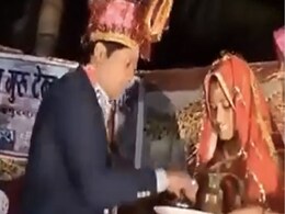 मिठाई न खाने पर गुस्साई दुल्हन और देखते ही देखते शादी बन गया जंग का अखाड़ा, एक दूसरे की जमकर की पिटाई, लोग बोले- 36 के 36 गुण मिल रहे हैं मिठाई न खाने पर गुस्साई दुल्हन और देखते ही देखते शादी बन गया जंग का अखाड़ा, एक दूसरे की जमकर की पिटाई, लोग बोले- 36 के 36 गुण मिल रहे हैं