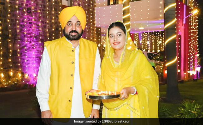 Punjab Chief Minister Bhagwant Mann's Diwali Was All About Family Time, Wife Shares Pics