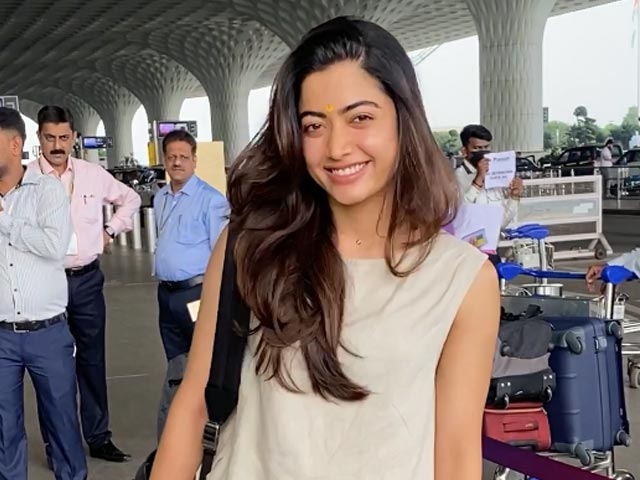 मुंबई एयरपोर्ट पर स्पॉट हुईं रश्मिका मंदाना