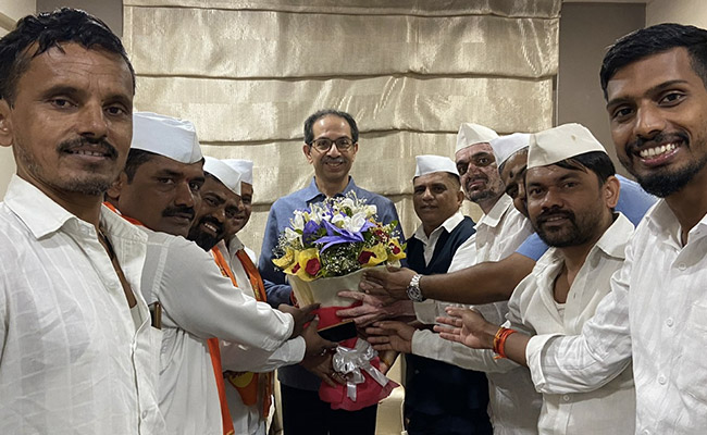''बालासाहेब को दिया वचन निभाएंगे'': अंधेरी ईस्ट के चुनाव में मुंबई के डब्बे वालों का उद्धव ठाकरे को समर्थन