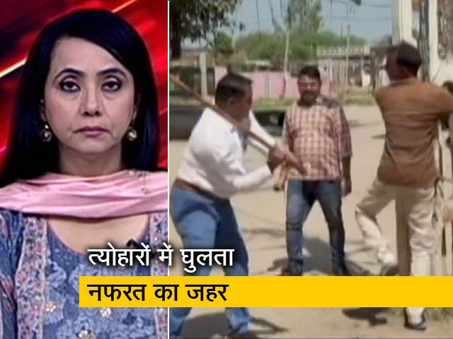 सच की पड़ताल : क्या पुलिस को सरेआम पिटाई का हक है?