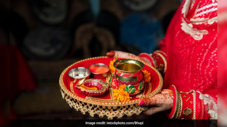 Should You Fast For Karwa Chauth During Pregnancy? Gynaecologist Shares Safety Tips