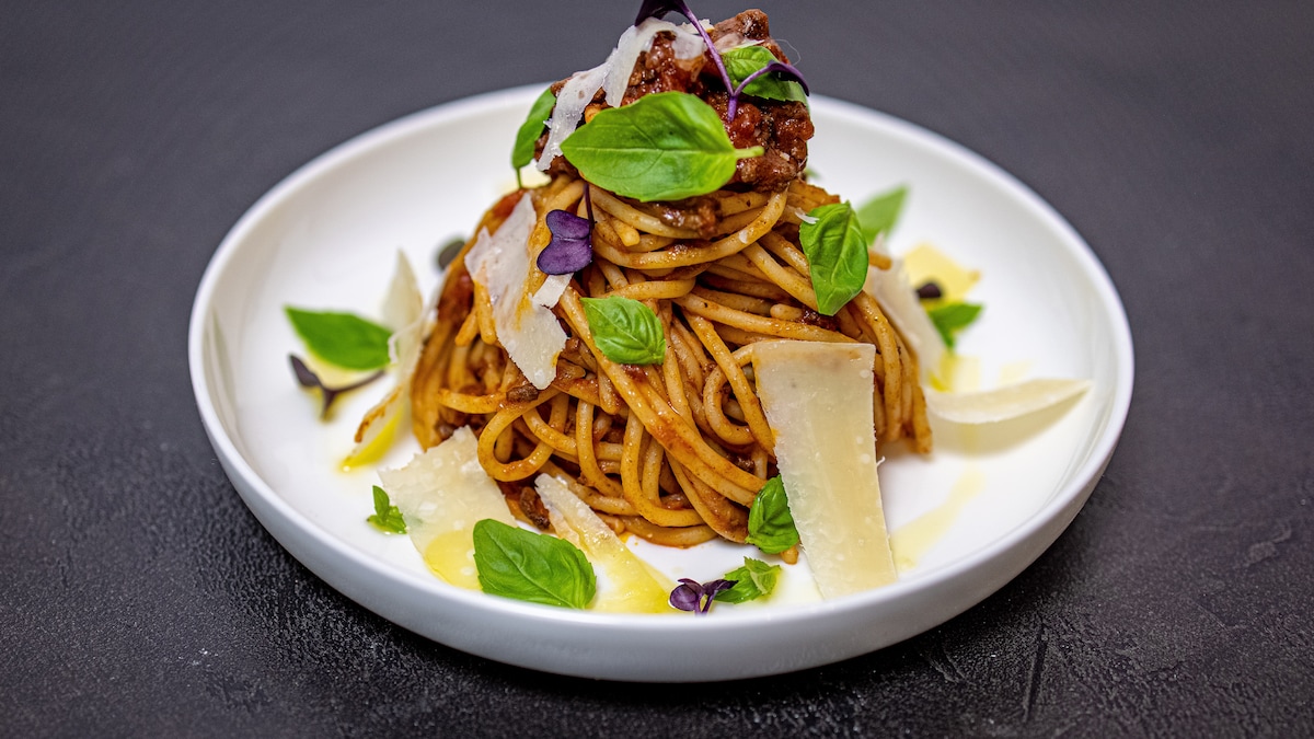 शाम के खाने के लिए चिली चीज़ नूडल्स कैसे बनाएं