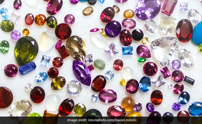 Lucky Gemstone for Zodiac: किस राशि के लिए कौन सा रत्न होता है लकी, ज्योतिष के अनुसार जानिए