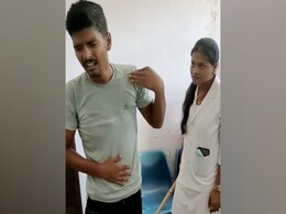 VIDEO: नर्सों की गुंडई, हेल्थ सर्टिफिकेट बनवाने आए 2 युवकों को लाठी-डंडे से पीटा VIDEO: नर्सों की गुंडई, हेल्थ सर्टिफिकेट बनवाने आए 2 युवकों को लाठी-डंडे से पीटा