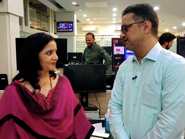 पुरुषार्थ से अमावस्या को पूर्णिमा में बदल सकते हैं, दीपावली का संदेश समझा रही हैं कवयित्री कीर्ति काले