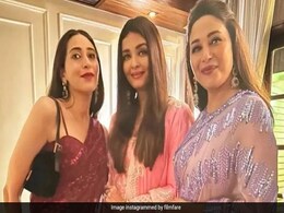 एक फ्रेम में कैद हुईं 90's ये तीन खूबसूरत एक्ट्रेसेस, टशन देख उड़े फैंस के होश एक फ्रेम में कैद हुईं 90's ये तीन खूबसूरत एक्ट्रेसेस, टशन देख उड़े फैंस के होश