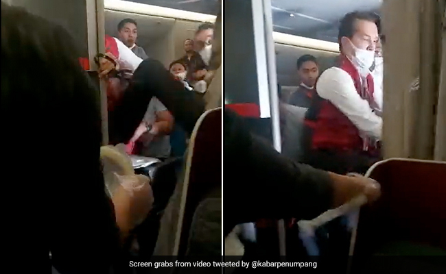 Video: Drunk Passenger Bites Flight Attendant's Finger
