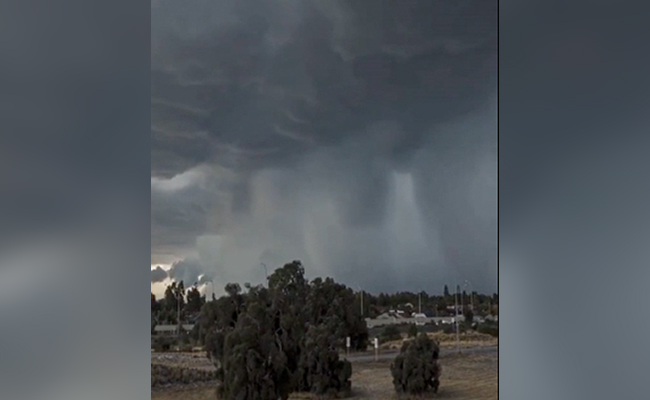Tsunami-Like Clouds Appear To Devour A Neighbourhood, Video Will Give You Goosebumps