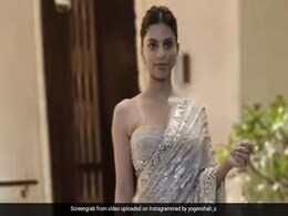 मनीष मल्होत्रा की दिवाली पार्टी में साड़ी पहनकर लड़खड़ाती दिखीं शाहरुख़ खान की लाडली सुहाना खान, फैंस बोले- अपनी साइज की साड़ी बनवा लो मनीष मल्होत्रा की दिवाली पार्टी में साड़ी पहनकर लड़खड़ाती दिखीं शाहरुख़ खान की लाडली सुहाना खान, फैंस बोले- अपनी साइज की साड़ी बनवा लो